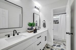House, Multiple Beds, Pool Access, Pool View (Lisa) | Bathroom - Relaxing Texas Retreat, 4BR w Pool & Dream Kitchen (DeSoto)