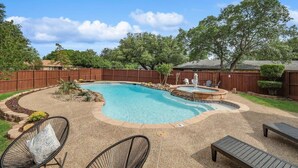 A backyard with a swimming pool, a hot tub, and outdoor seating. - Relaxing Texas Retreat, 4BR w Pool & Dream Kitchen (DeSoto)