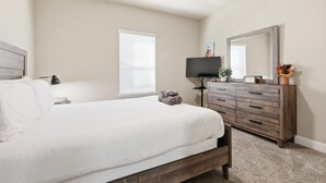 House, Multiple Beds, Patio, Garden View (Pelican) - 5bd, 4BA Entertainment Hub - Playground, Cinema, Gym (Frisco)