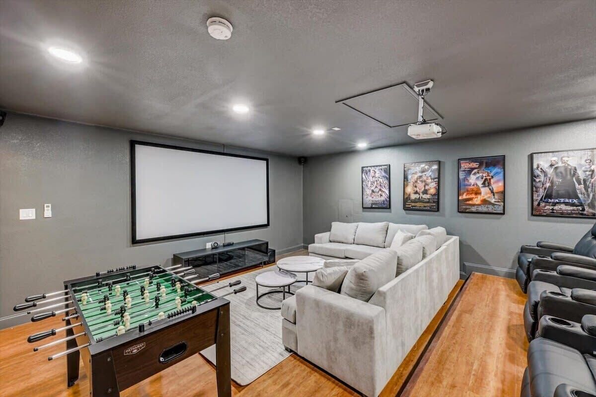 House, Multiple Beds, Pool Access, Pool View (Baywatch) | Games room
