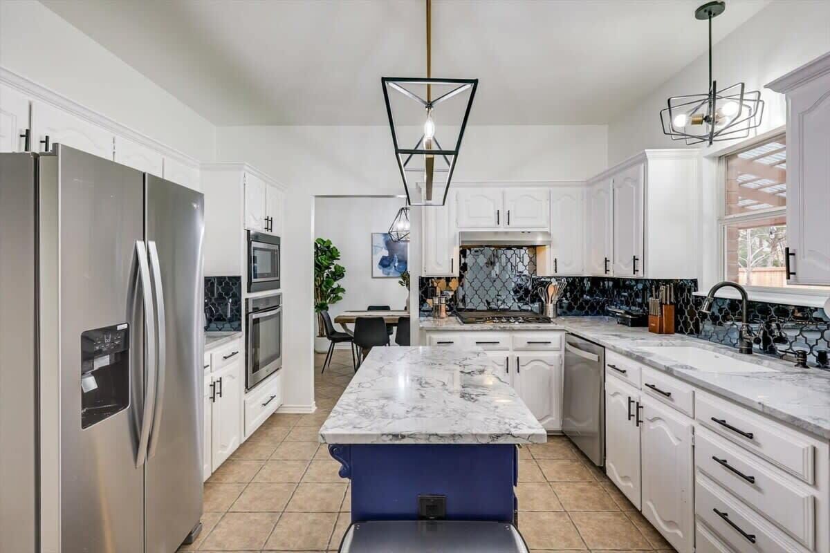 House, Multiple Beds, Pool Access, Pool View (Baywatch) | Private kitchen