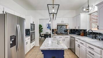 House, Multiple Beds, Pool Access, Pool View (Baywatch) | Private kitchen