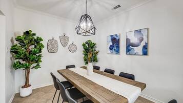 House, Multiple Beds, Pool Access, Pool View (Baywatch) | Dining