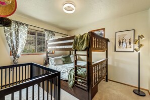 4 habitaciones, tabla de planchar con plancha, wifi y ropa de cama 