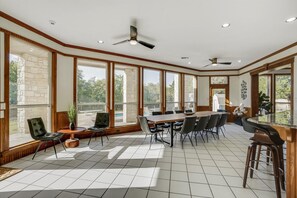 Casa, várias camas, acesso à piscina, vista para a piscina (Wynn Joyce Mansion 3) | Opções para refeição