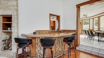 House, Multiple Beds, Pool Access, Pool View (Wynn Joyce Mansion 3) | Bar (on property)
