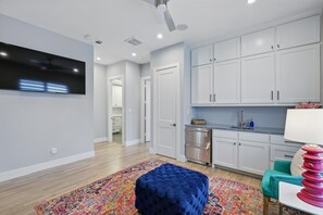 Living area - Luxury Living at its Finest 3bd/3.5ba (Flower Mound)