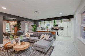Interior - Spring Branch Getaway Feat 5bd, Pool, Hot tub (Houston)