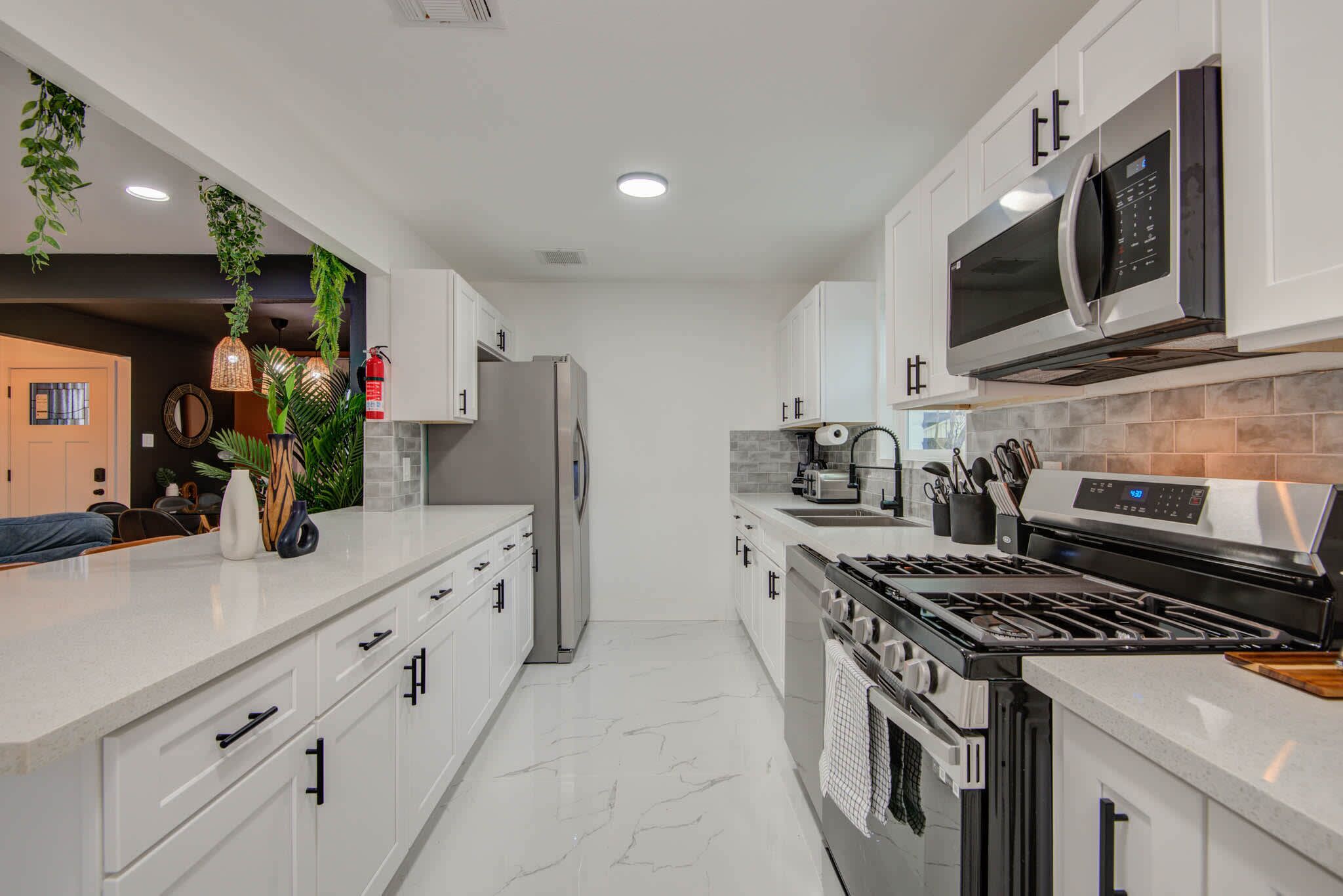 House, Multiple Beds, Pool Access, Pool View (Opelika 2) | Private kitchen