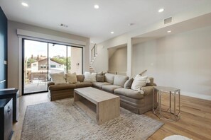 House, Multiple Beds, Patio, Garden View (Throckmorton) | Living area - Modern Luxury Townhouse Uptown & Attractions (Dallas)