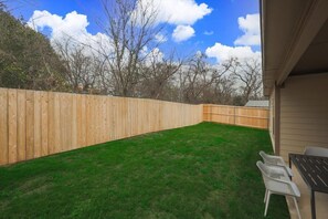 Property grounds - Your Vibrant Dallas Getaway Home (Dallas)