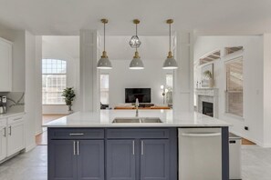 Private kitchen - Luxury Mansion Paradise - Cinema Room & Pool (Rowlett)