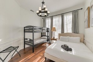 Ferienhaus, Mehrere Betten, Poolzugang, Poolblick (Tiffany (MA)) | 5 Schlafzimmer