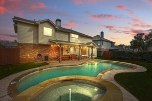Outdoor pool - 4-bd/2.5-ba Tropical Pool Oasis With a Game Room (Flower Mound)