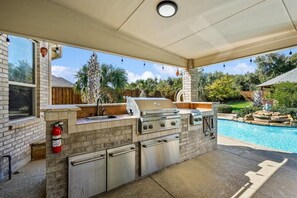 Terrace/patio - Luxury 4000sqft, Hot Tub, Games, Cinema, Ftworth, Attst (Kennedale)