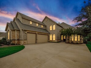 Exterior - Luxury 4000sqft, Hot Tub, Games, Cinema, Ftworth, Attst (Kennedale)