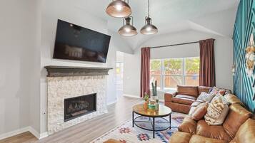 House, Multiple Beds, Pool Access, Pool View (Santa Fe) | Living area