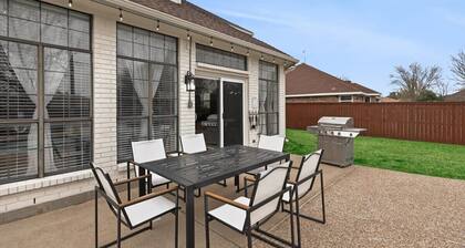 Southern Living At Its Best-pool, BBQ
