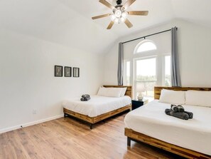 House, Multiple Beds, Pool Access, Pool View (Hunt) - Southern Charm & Luxury Living - BBQ & Pool (Rockwall)