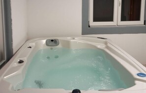 Bain à remous intérieur