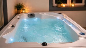 Indoor spa tub - Gorgeous home in Gospic with sauna (Gospic)