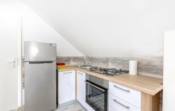 Kühlschrank, Ofen, Herdplatte, Geschirrspüler