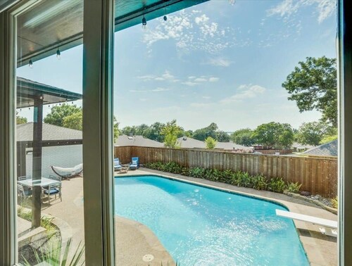 The Alamo Abode - Lake View, Pool, Newly Renovated