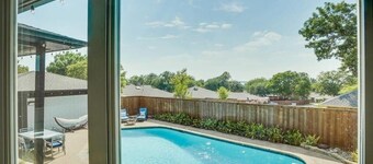 The Alamo Abode - Lake View, Pool, Newly Renovated