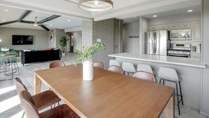 Hus, flere senger, adgang til basseng, bassengutsikt (Alamo 3) | Spiseområde