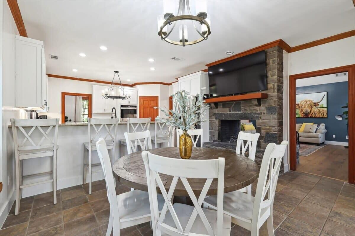 House, Multiple Beds, Pool Access, Pool View (Covey 3) | Dining