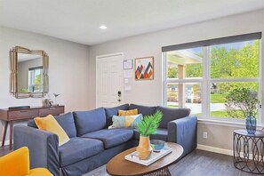 Ferienhaus, Mehrere Betten, Poolzugang, Poolblick (East Tyler) | Wohnbereich