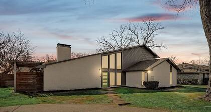 Posh 5-bd w Pool, Hot Tub, Cinema, Patio, Foosball