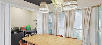 Luxury 5BR Getaway w/ Pool, Hot Tub & cinema