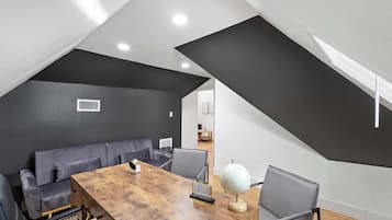 House, Multiple Beds, Pool Access, Pool View (Vista Glen) | Interior