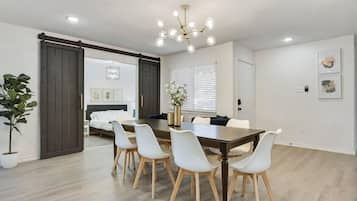 House, Multiple Beds, Pool Access, Pool View (Limerick 2) | Dining