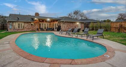 Rustic Modern Escape 4-bd/2-ba With Pool & Patio