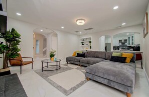 House, Multiple Beds, Hot Tub, Garden View (Parasol 2) | Living area - Stunning Modern Dream Home, 5-bd, Sleeps 14 (Houston)
