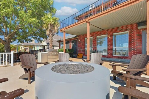 The Best of Lakeside Living - Luxury at its Finest