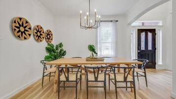 House, Multiple Beds, Pool Access, Pool View (Rembert (MA)) | Dining