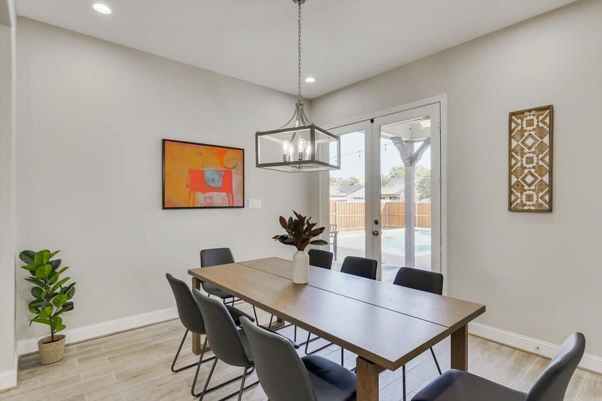 House, Multiple Beds, Pool Access, Pool View (Chesham) | Dining