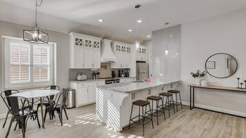 House, Multiple Beds, Pool Access, Pool View (Chesham) | Private kitchen