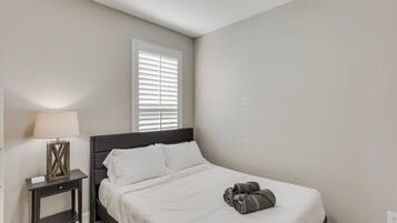 House, Multiple Beds, Pool Access, Pool View (Chesham) | 5 bedrooms
