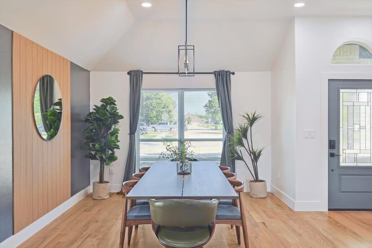 House, Multiple Beds, Pool Access, Pool View (Nottingham) | Dining