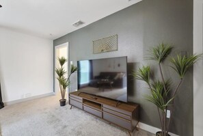 Ferienhaus, Mehrere Betten, Poolzugang, Poolblick (Nokomis) | Innenbereich