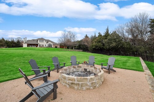 Lakefront Mansion With Pool and Cinema