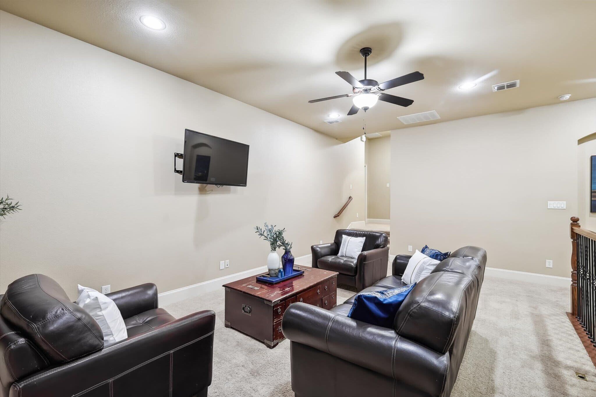 House, Multiple Beds, Pool Access, Pool View (Liberty Grove) | Living area