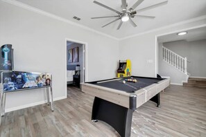 Games room - Lewisville Estate - Spacious 5BR w/ Game Room (Lewisville)