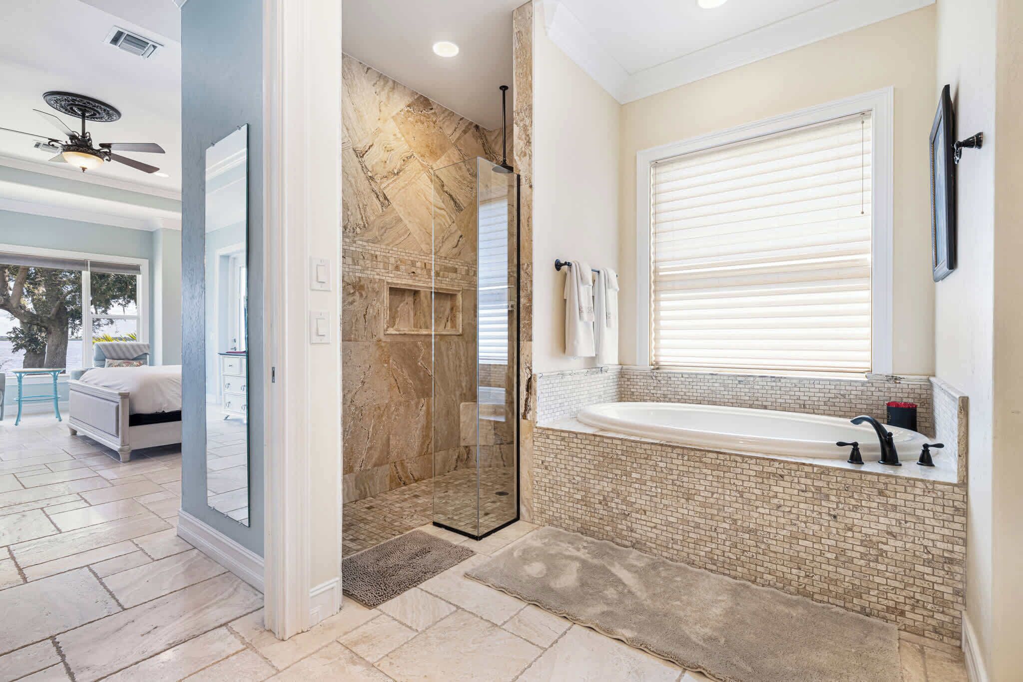 House, Multiple Beds, Pool Access, Pool View (Shore (SILVER-FL)) | Bathroom