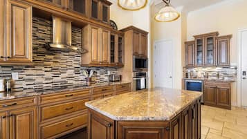 House, Multiple Beds, Pool Access, Pool View (Shore (SILVER-FL)) | Private kitchen