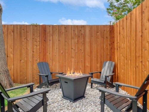 Best of Irving - Yard, Firepit, Free Parking